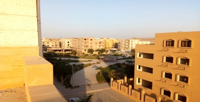 شقة 240 متر للبيع بكمبوند النخيل على شارع رئيسى واجهة بحرى