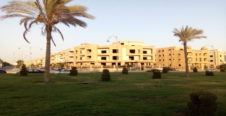 شقة 240 متر للبيع بكمبوند النخيل على شارع رئيسى واجهة بحرى