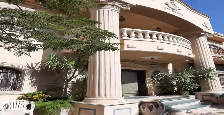 فيلا بالتجمع الخامس - جنوب الاكاديمية