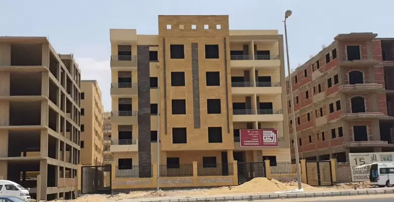 شقة 185 م بالتجمع الخامس _ اللوتس على ال90 الشمالى