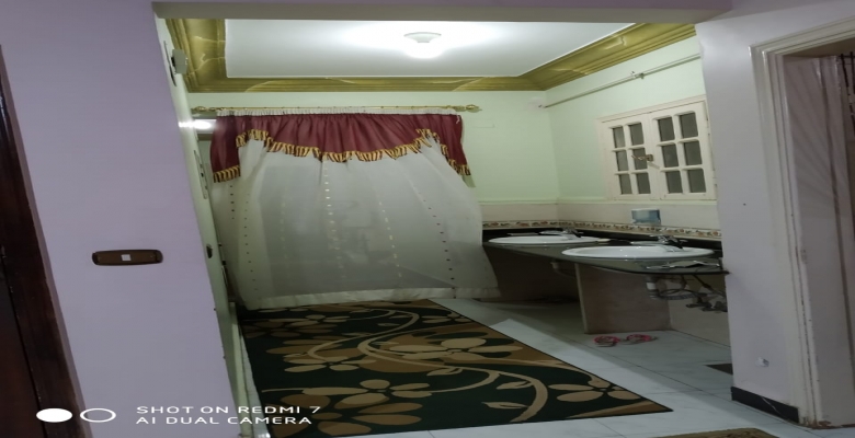 شقه للبيع بالحي الخمس 6 اكتوبر بفرش الريسبشن فقط