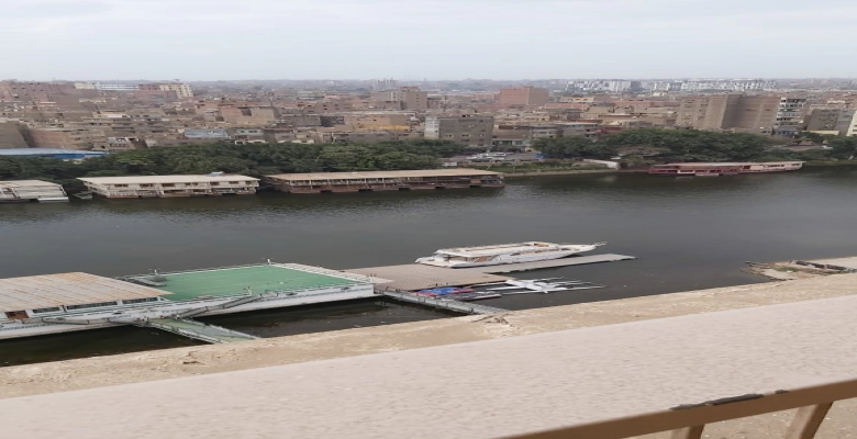 شقة مفروشة للبيع أو للايجار بالزمالك -  في ارقي شوارع  في منطقة الزمالك بجوار البنك -اطلالة عالي النيل ا