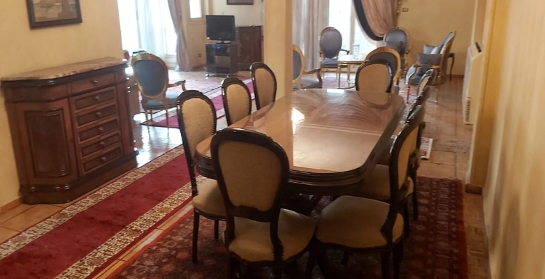 شقة مفروشة للبيع أو للايجار بالزمالك -  في ارقي شوارع  في منطقة الزمالك بجوار البنك -اطلالة عالي النيل ا