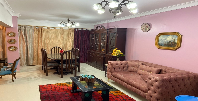 شقة مفروشة للبيع  بالمهندسين موقع متميز جدا بالفرش وديكورات جديدة سوبر لوكس  3 غرف