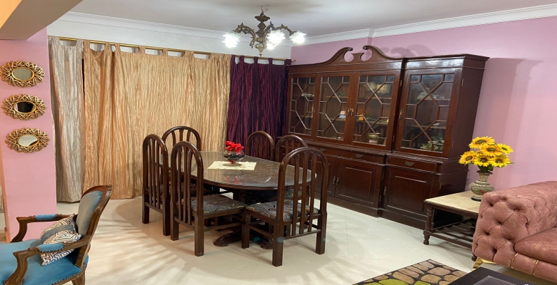 شقة مفروشة للبيع  بالمهندسين موقع متميز جدا بالفرش وديكورات جديدة سوبر لوكس  3 غرف