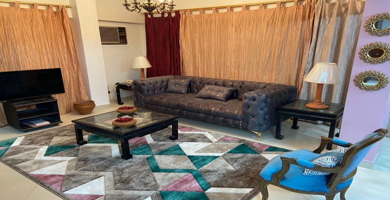 شقة مفروشة للبيع  بالمهندسين موقع متميز جدا بالفرش وديكورات جديدة سوبر لوكس  3 غرف