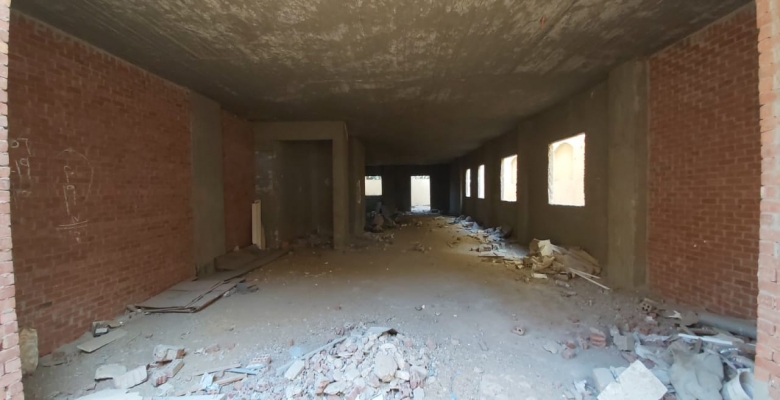 ارضي منخفض بأرقي  مناطق التجمع الخامس مساحته 235م و120 م حديقه خلفيه