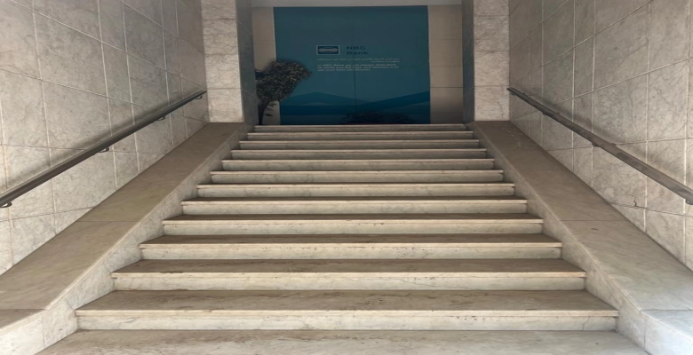 مقر بنك سابق -امام جنينة الاسماك في الزمالك /  Former bank headquarters located in front of the Fish Garden in Zamalek