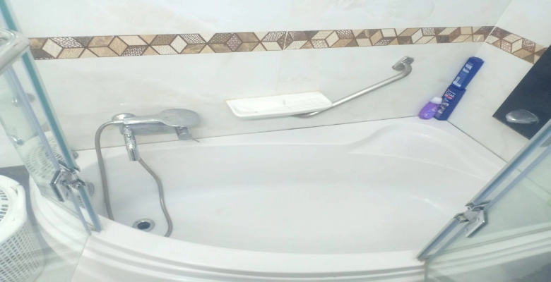 شقة للايجار في  موقع متميز الزمالك مكونة من 2 غرفة نوم  و2 حمام وسفرة ومطبخ  وقريبة من كل الخدمات