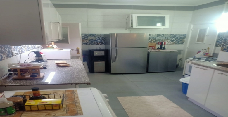 شقة للايجار في  موقع متميز الزمالك مكونة من 2 غرفة نوم  و2 حمام وسفرة ومطبخ  وقريبة من كل الخدمات