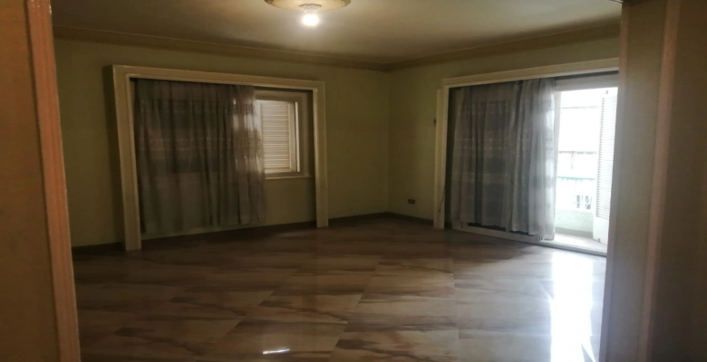 شقة للبيع فى المهندسين شارع عبد المنعم رياض 245 متر