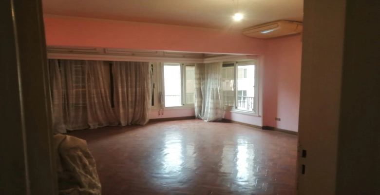 شقة للبيع فى المهندسين شارع عبد المنعم رياض 245 متر