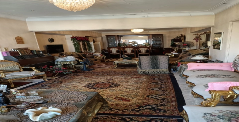 شقة للبيع بالزمالك شارع 26 يوليو 130م | بسعر مميز من Algomhoria