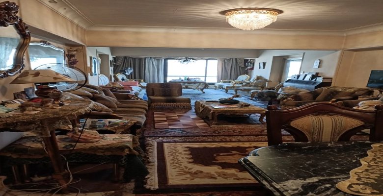 شقة للبيع بالزمالك شارع 26 يوليو 130م | بسعر مميز من Algomhoria