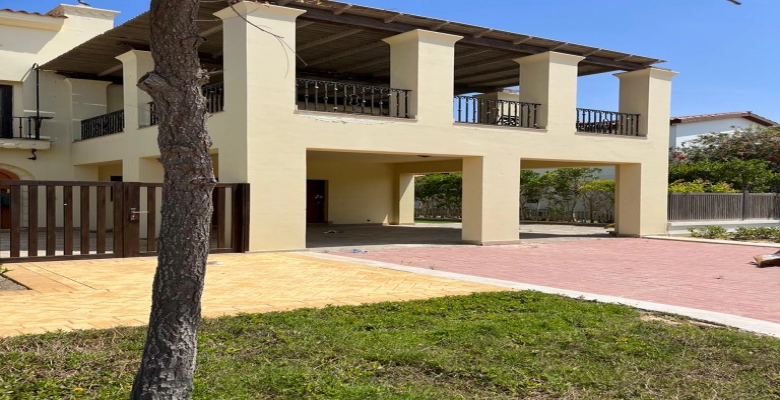 فيلا للبيع بالساحل الشمالى مراسى