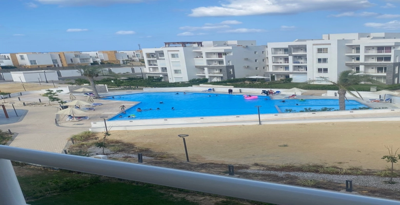 شاليه للايجار بقرية أمواج - الساحل الشمالي / A chalet is available for rent in Amwaj Village - North Coast