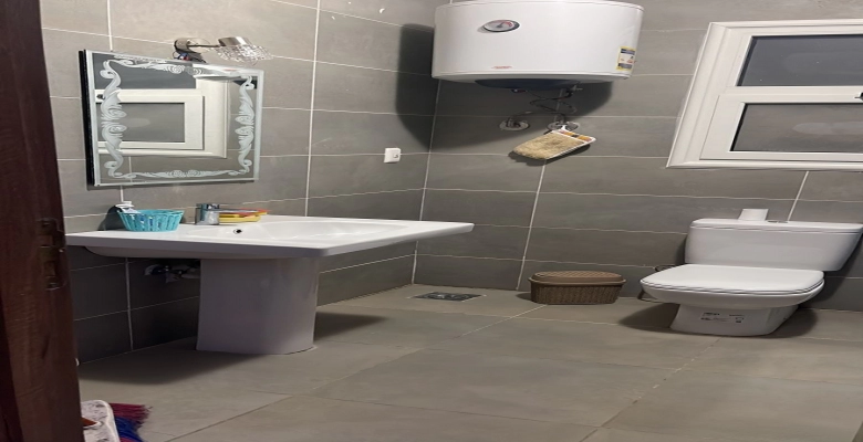 شاليه للايجار في أمواج - الساحل الشمالي / A chalet is available for rent in Amwaj - North Coast