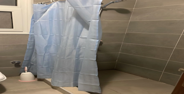 شاليه للايجار في أمواج - الساحل الشمالي / A chalet is available for rent in Amwaj - North Coast