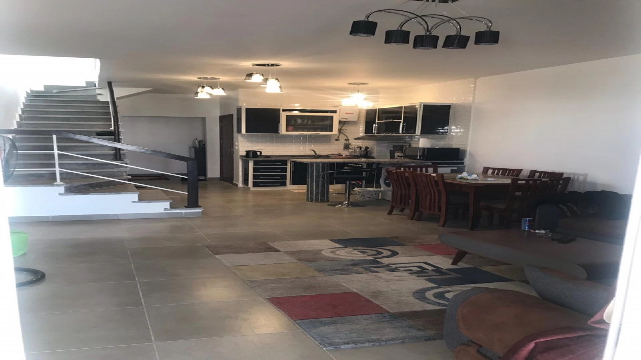 بنتهاوس للايجار في امواج 3غرف