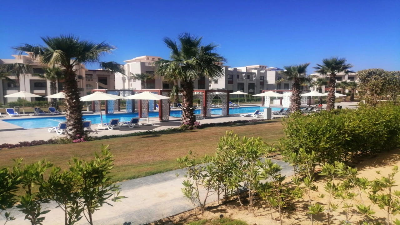 شالية 2 غرفة ارضي بجاردن للايجار - جايا (رأس الحمكة) - الساحل الشمالي