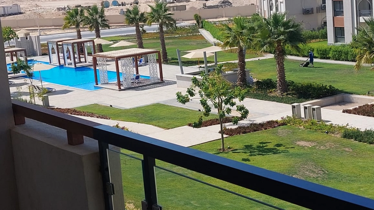 بنتهاوس للايجار - في جايا ( رأس الحكمة ) - الساحل الشمالي