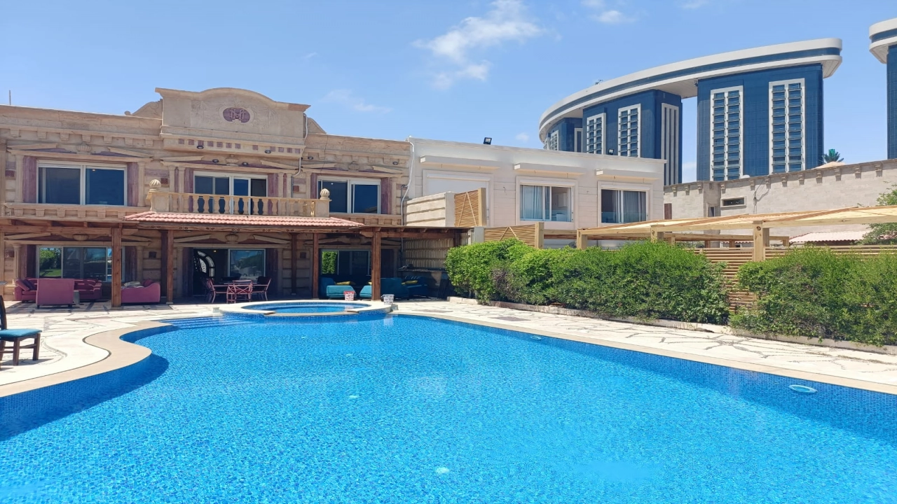 فيلا للإيجار في مارينا الساحل الشمالي 6 غرف نوم