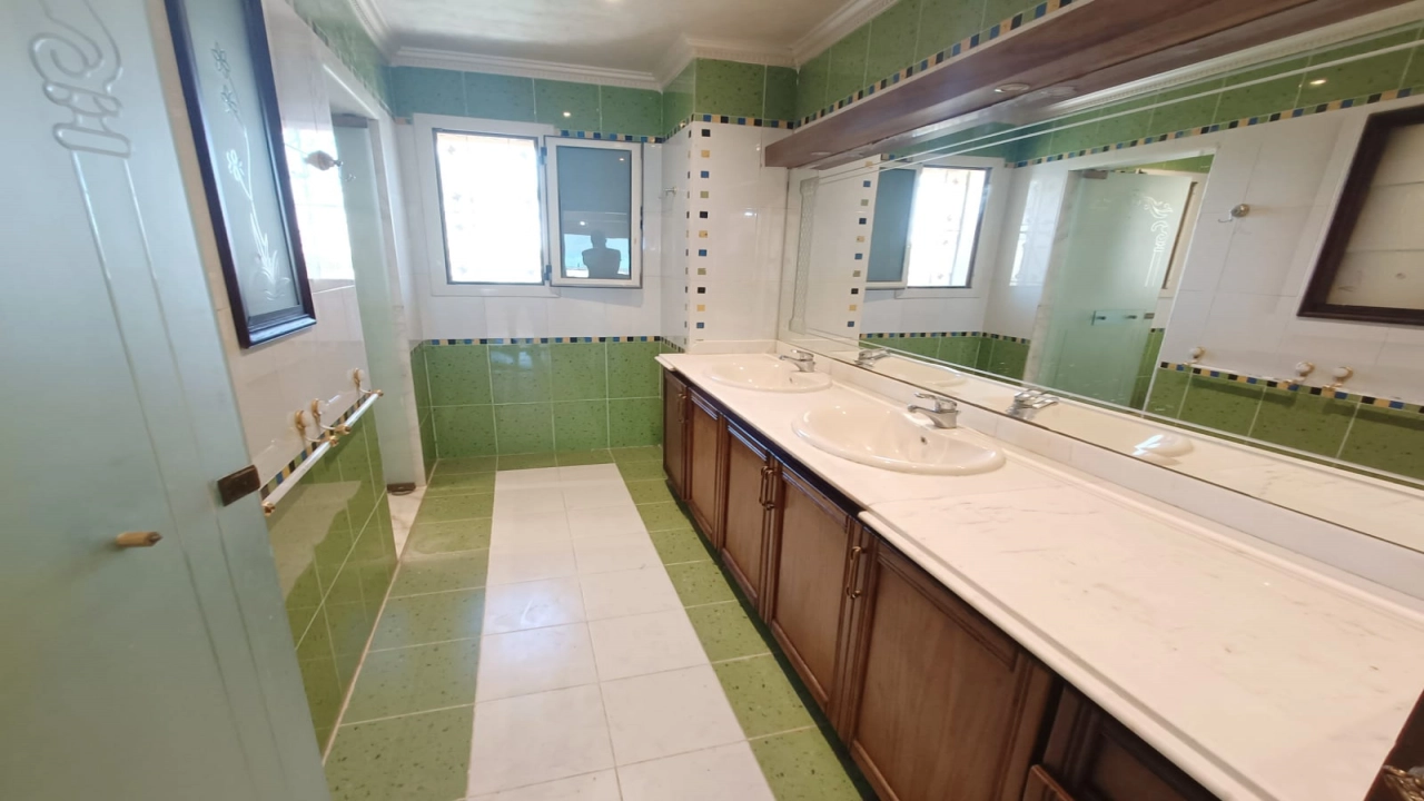 فيلا للإيجار في مارينا الساحل الشمالي 6 غرف نوم