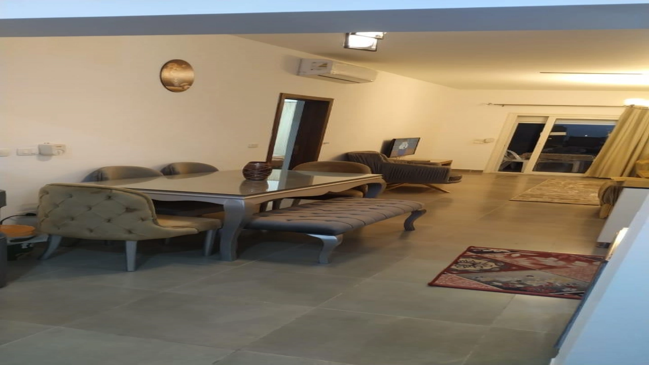 شاليه للإيجار في قرية امواج سيدي عبد الرحمن الساحل الشمالي 3 غرف نوم