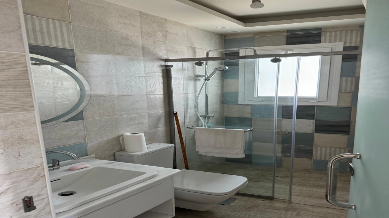 فيلا 5 غرف بالساحل الشمالي قرية