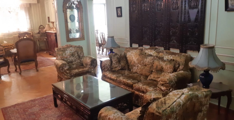 شقة للإيجار  في المهندسين تحتوي علي 4 غرف نوم + ريسبشن 3 قطع + 2 حمام + بلكونة بطول الشقة