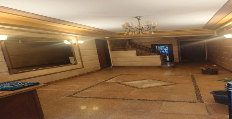 شقة للبيع في الزمالك وبسعر مغري | Algomhoria