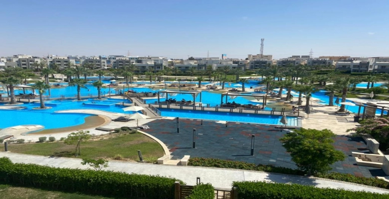 شالية للإيجار في قرية امواج الساحل الشمالي Chalet for rent in Amwaj North Coast Village