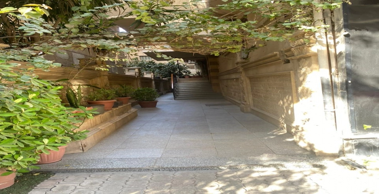 شقه للبيع في شارع جامعة الدول العربيه