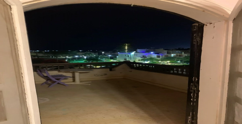 شقه دوبليكس 3 مستويات في عماره 300م من البحر