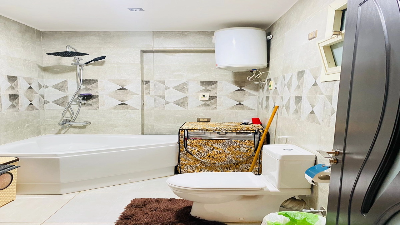 شقة مفروشة للايجار 3 غرف 2حمام وريسبشن كبير ومطبخ فى الدقى