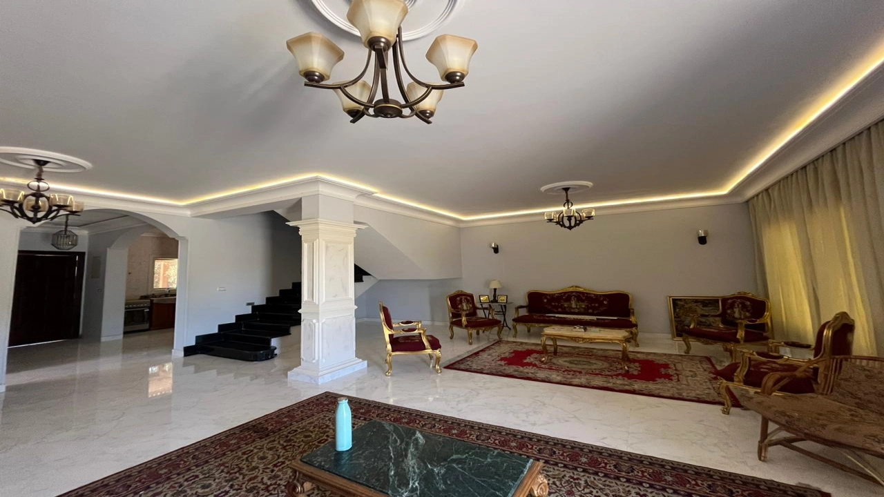 فيلا للبيع مساحه 250م - في كمبوند ايفر جرين 6- اكتوبر - امام المطار