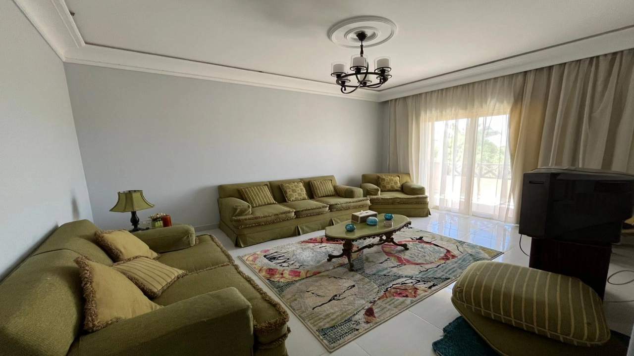 فيلا للبيع مساحه 250م - في كمبوند ايفر جرين 6- اكتوبر - امام المطار