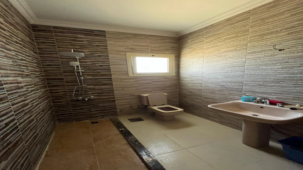 فيلا للبيع مساحه 250م - في كمبوند ايفر جرين 6- اكتوبر - امام المطار