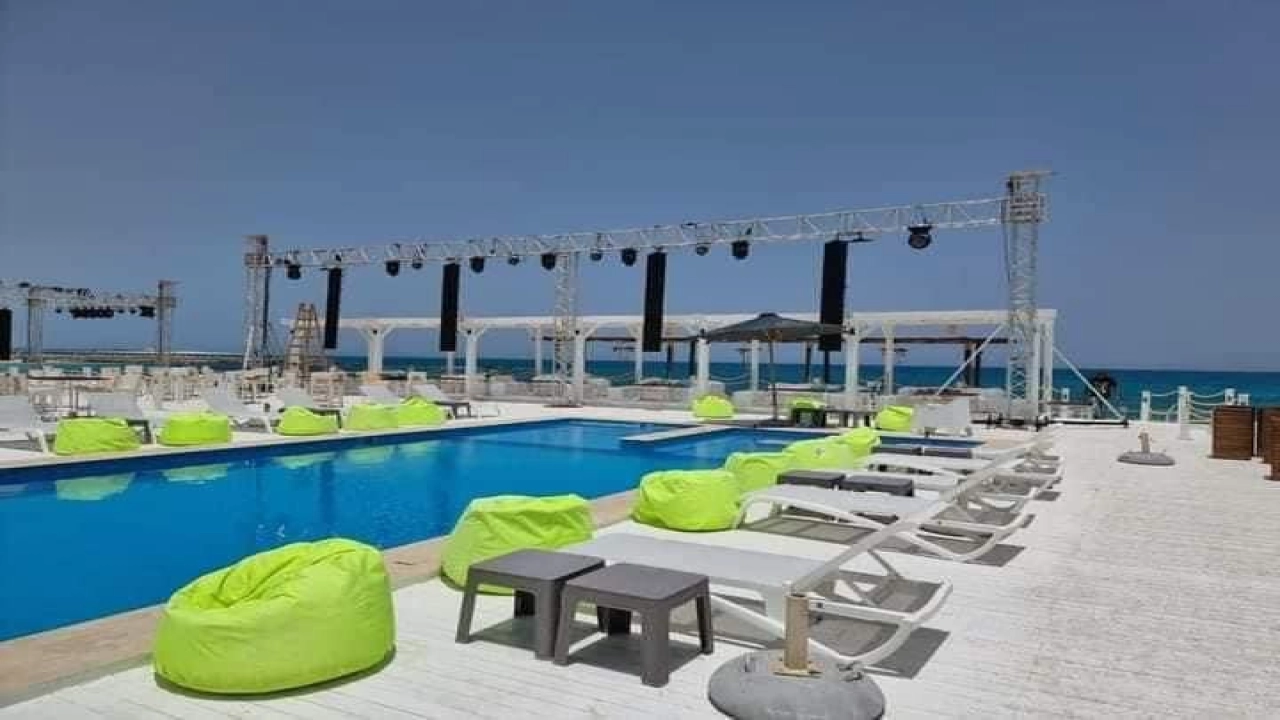 فيلا للإيجار في قرية مارسيليا بيتش فور