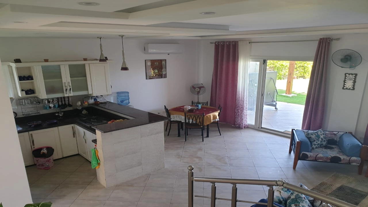 دوبلكس للايجار في امواج الدور الارضي 3غرف