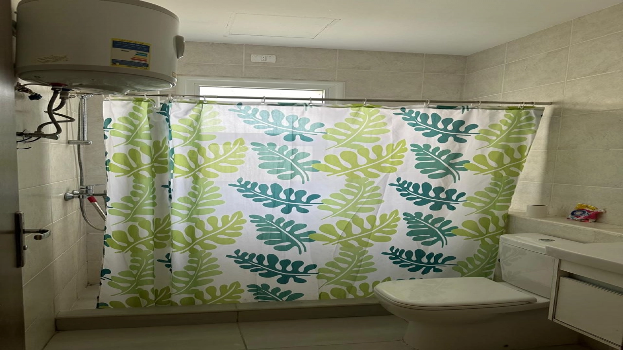 شالية ايجار 2 نوم اراضي  بجنينة في قرية امواج الساحل الشمالي