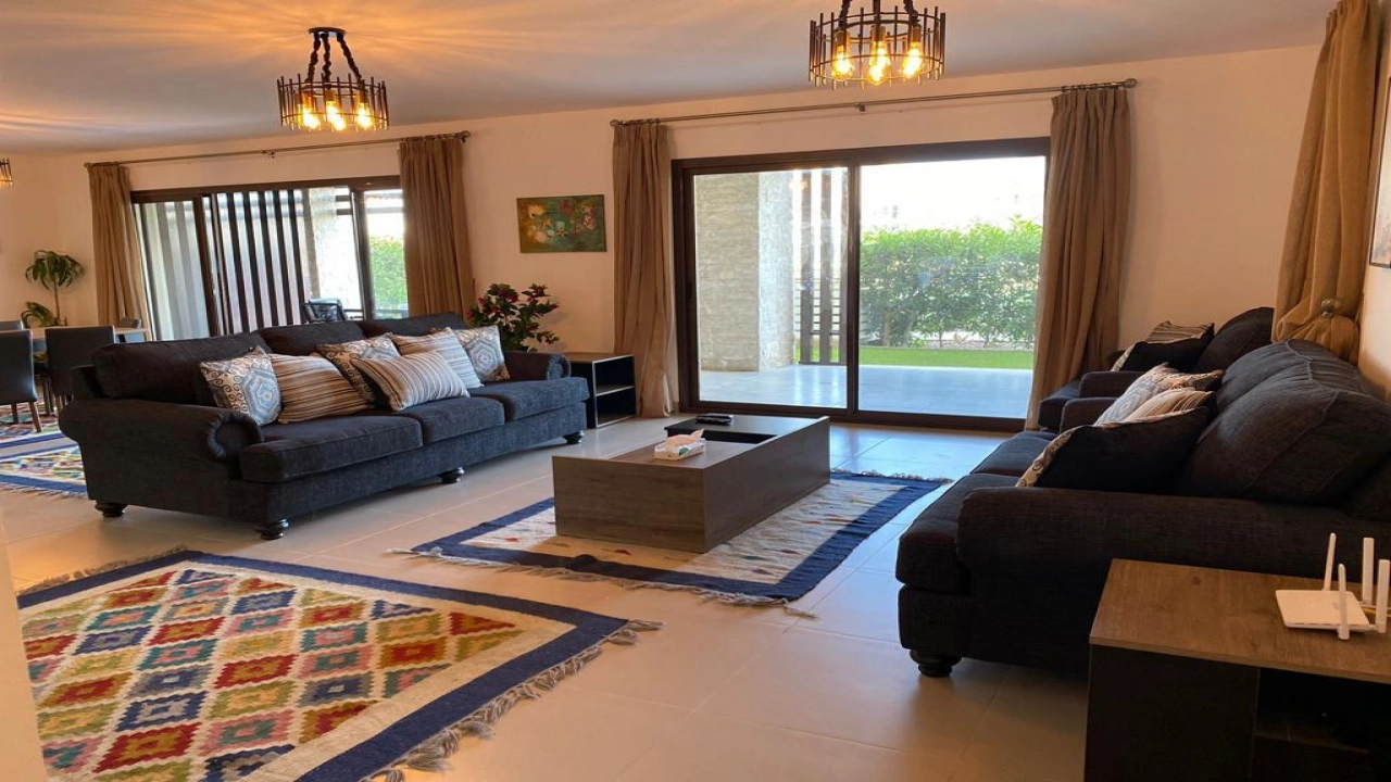 شاليه للايجار في مراسي مارينا ارضي بجاردن 3 غرف