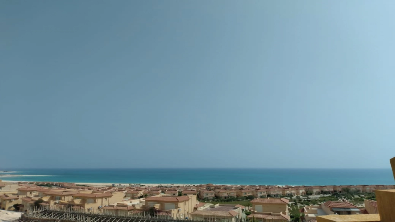 فيلا دوبلكس للايجار في تلال الساحل ارضي بجاردن 4غرف