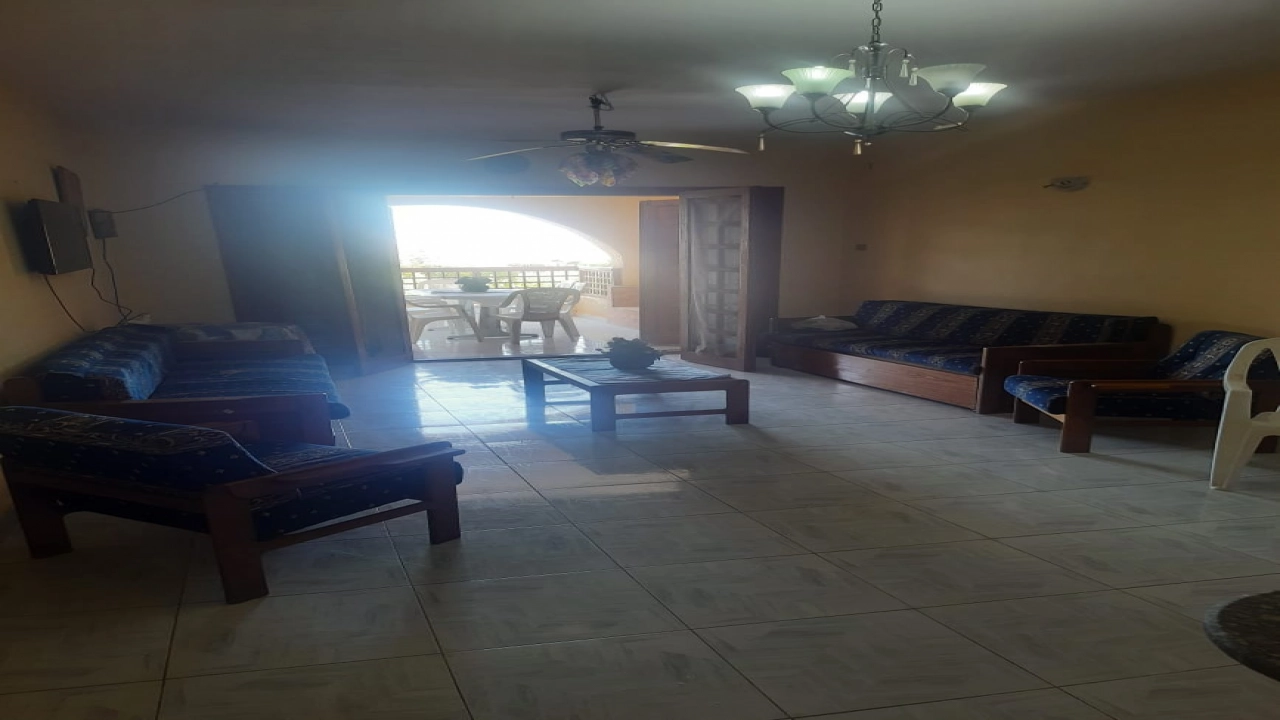 ( شاليه للايجار)  مارينا بوابه 4 تاني صف أمام البحر