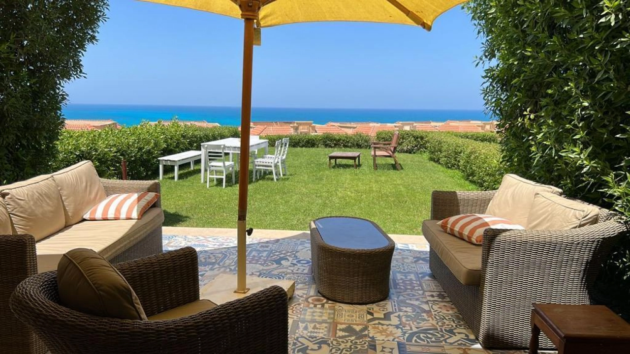 توين هاوس للبيع في تلال الساحل الشمالي ارضي 3غرف