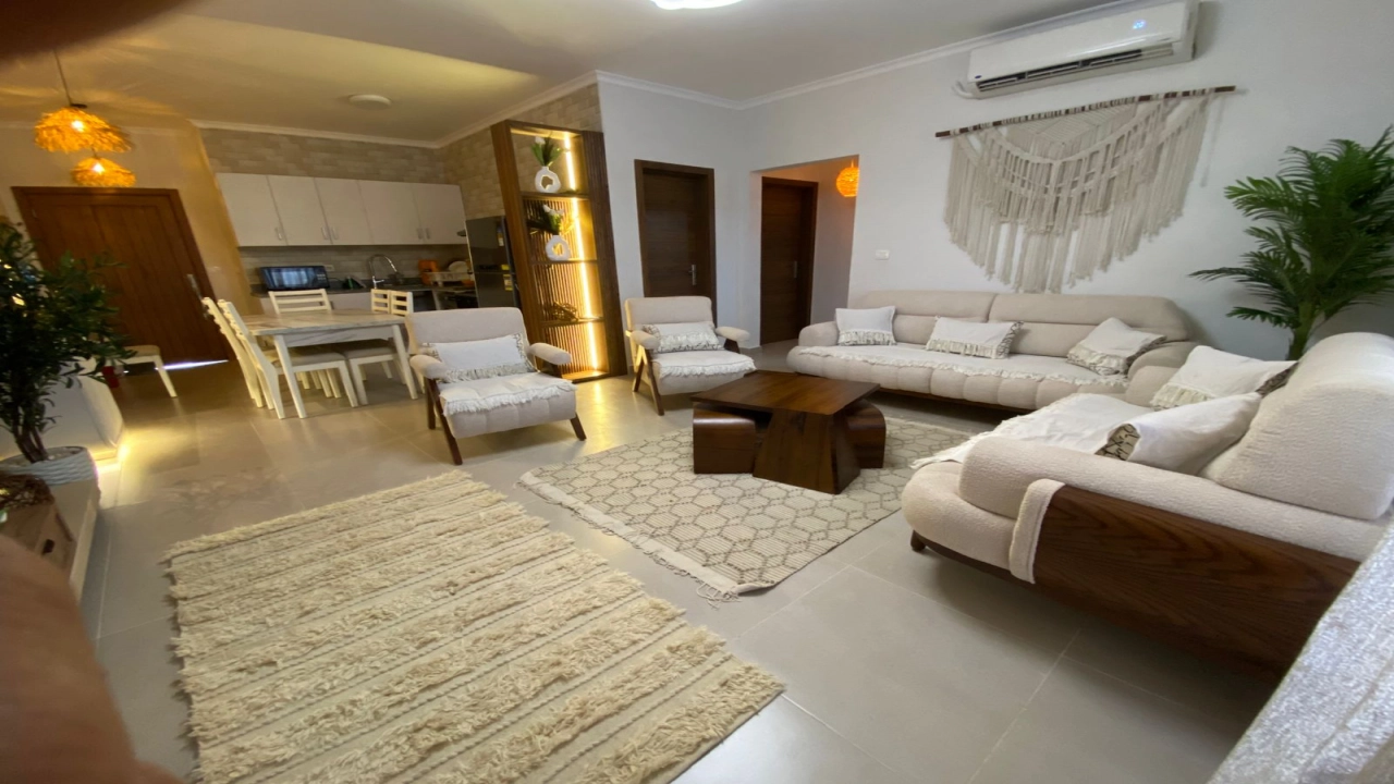 شاليه للايجار في جايا راس الحكمه غرفتين دور ارضي