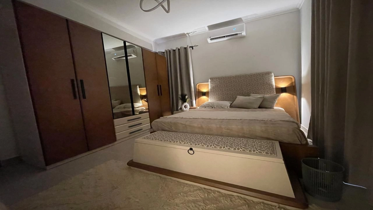 شاليه للايجار في جايا راس الحكمه غرفتين دور ارضي