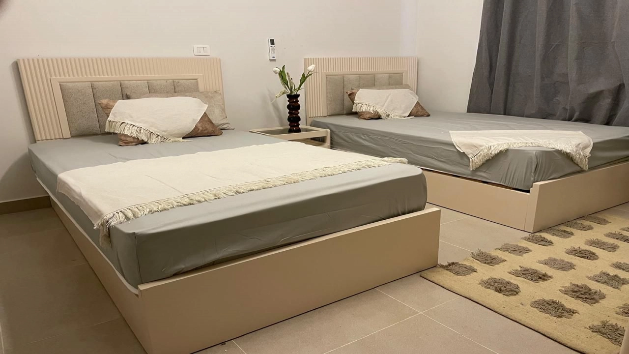 شاليه للايجار في جايا راس الحكمه غرفتين دور ارضي