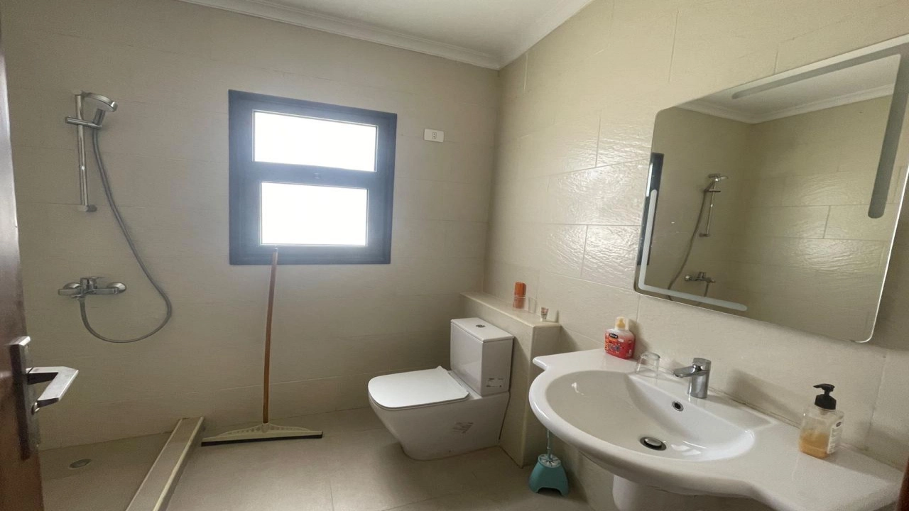 شاليه للايجار في جايا راس الحكمه ارضي بجاردن غرفتين