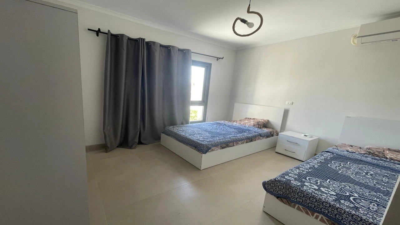 شاليه للايجار في جايا راس الحكمه ارضي بجاردن غرفتين